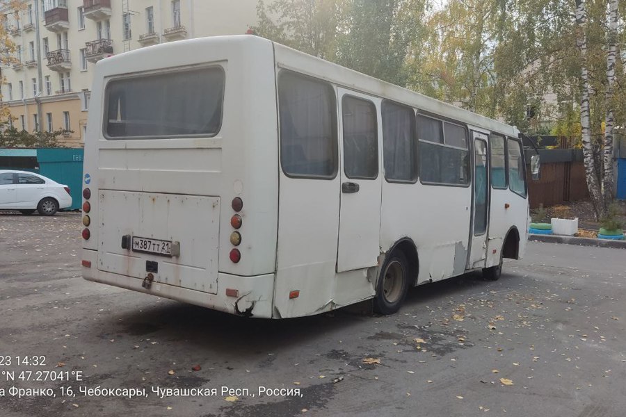 В Чебоксарах ищут владельцев брошенных во дворах машин