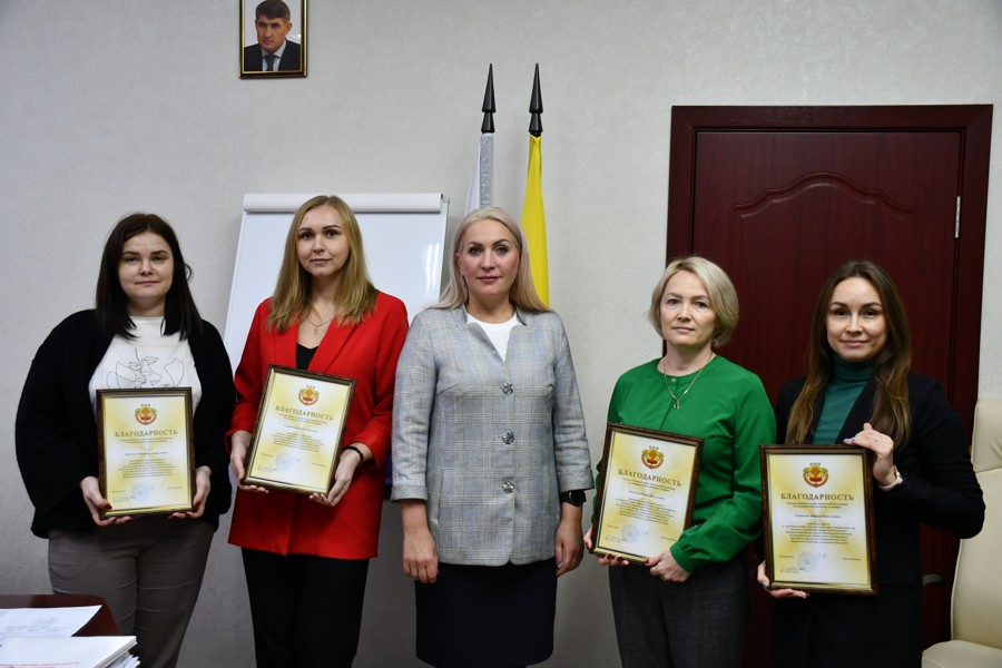 Надежда Колебанова объявила Благодарность сотрудникам казенного учреждения «Региональный центр закупок Чувашской Республики»
