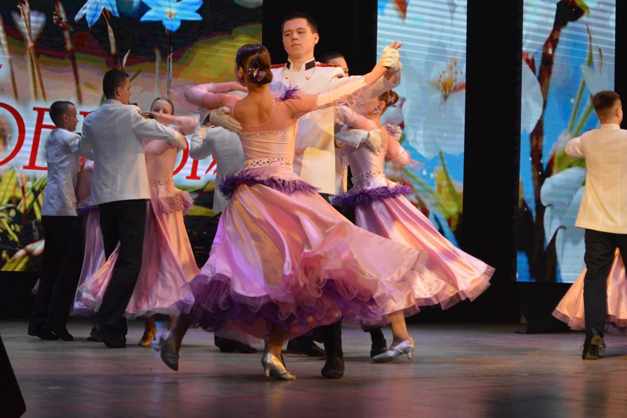 В Новочебоксарске прошел конкурс бального танца «Вальс Победы»