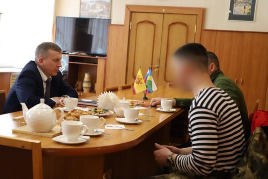 Глава Комсомольского муниципального округа Александр Осипов встретился с мобилизованными, приехавшими в отпуск