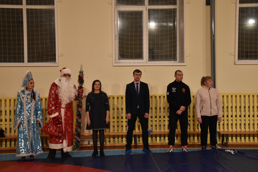Учащиеся спортивной школы Красноармейского муниципального округа приняли участие в Новогоднем турнире по вольной борьбе на призы Деда Мороза