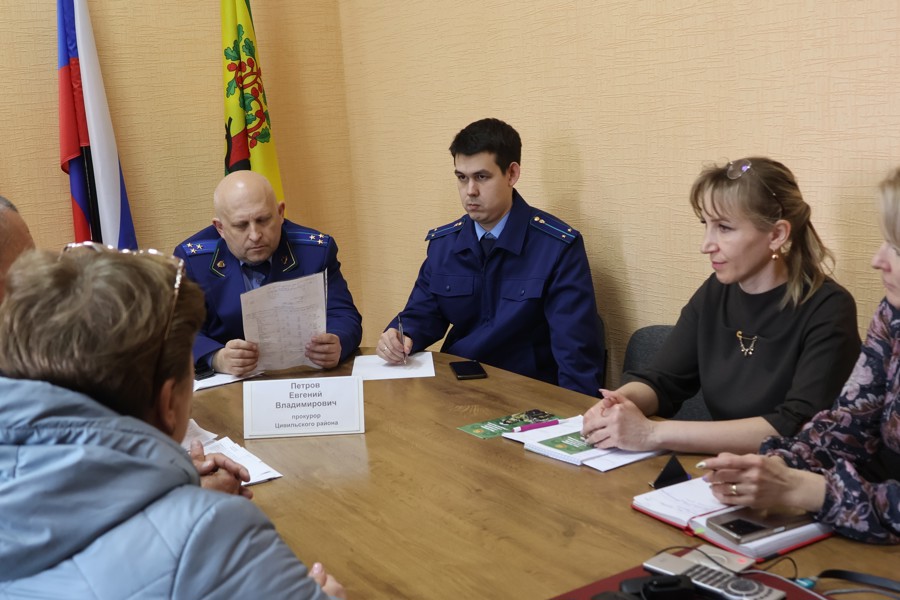 В Цивильске состоялся прием граждан по вопросам оказания поддержки участникам СВО и членам их семей