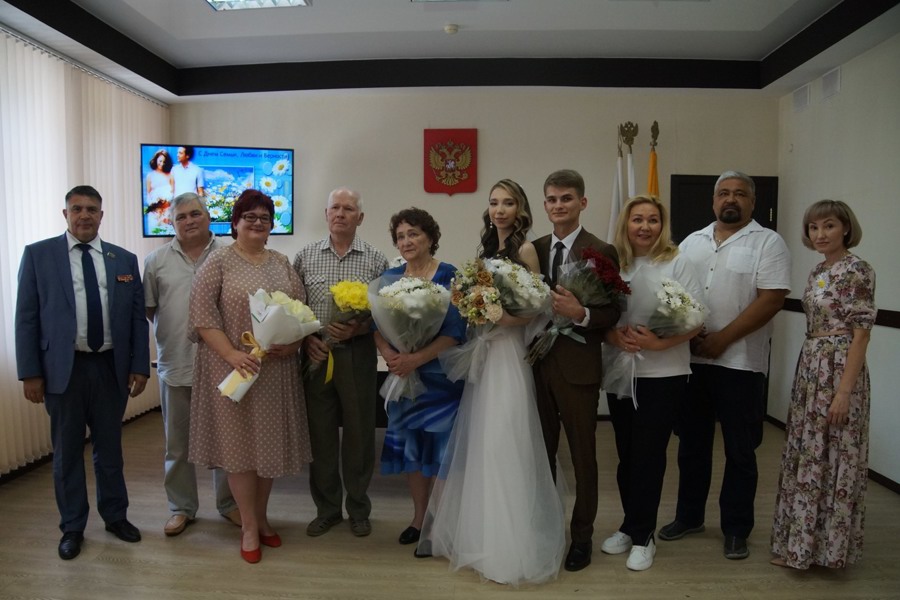 Депутаты поздравили горожан с Днем семьи, любви и верности
