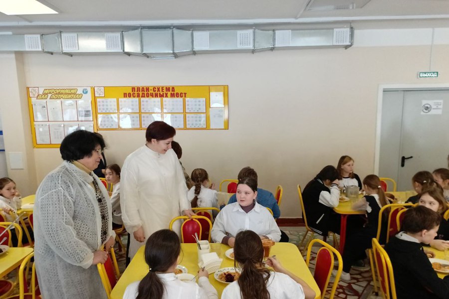 В рамках проекта «Завтрак с директором» Елена Кадирова посетила МБОУ «СОШ № 63» города Чебоксары