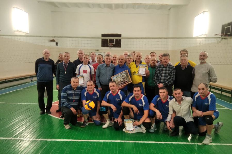 В Чебоксарах прошёл турнир по волейболу в честь ветерана труда и спорта Геннадия Никитина