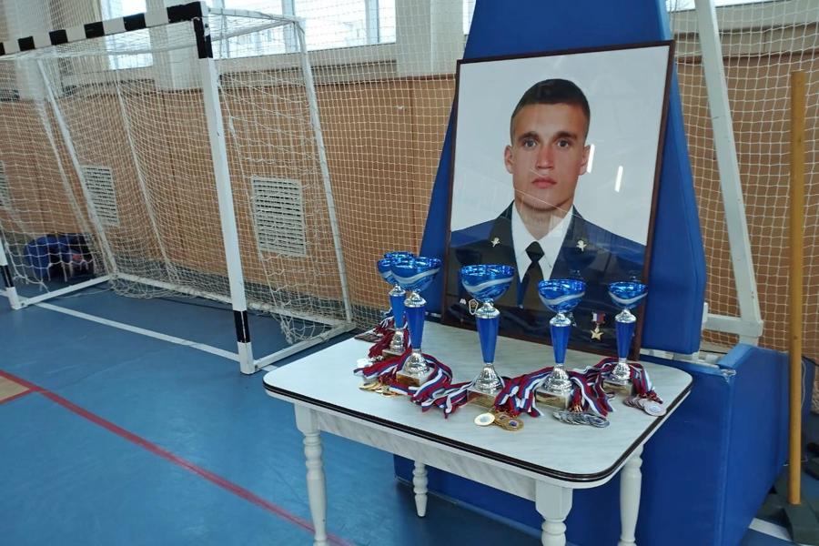 В Алатыре завершился первый окружной турнир по волейболу, посвящённый памяти Героя России Александра Старчкова