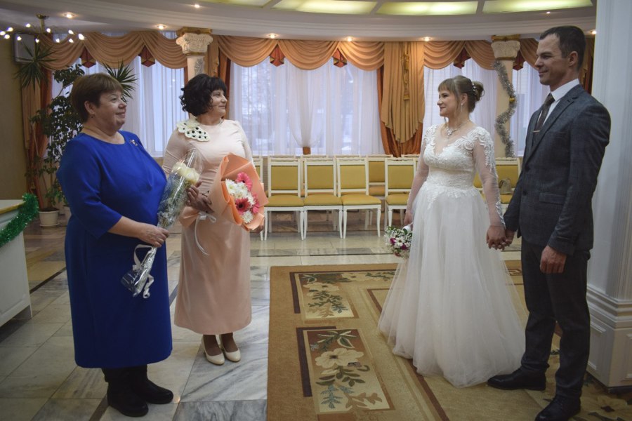 22 декабря  во Дворце бракосочетания города Алатыря новобрачные обращались с благодарностью к своим родителям «Спасибо за жизнь»!