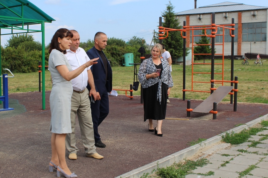 Алевтина Федорова осмотрела детские игровые площадки в Яльчикском, Шемуршинском и Комсомольском муниципальных округах