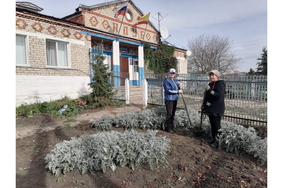 В рамках месячника по санитарной очистке и благоустройству территорий провели субботник