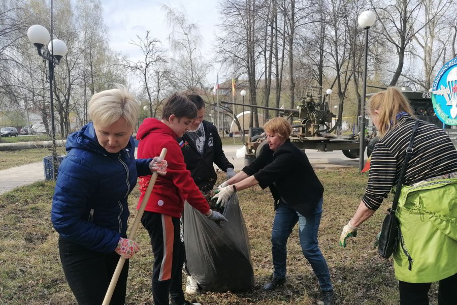 Жители города Канаша присоединились к экологическому субботнику