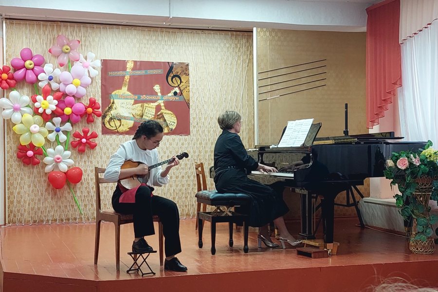 В Чебоксарской детской музыкальной школе №5 им. Ф. М. Лукина прошёл концерт «Напевы звонких струн»
