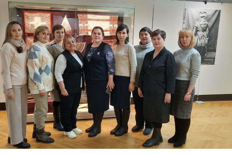 Учителя чувашского языка и литературы Урмарского МО посетили выставку в Чувашском национальном музее