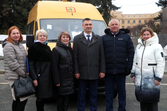 Парк школьных автобусов Чебоксарского муниципального округа  пополнился новыми машинами