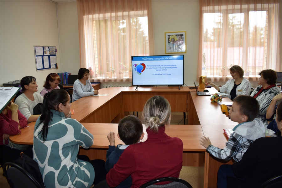 «Школа родителей» помогает понять ребенка лучше