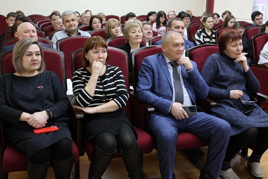 Неделя в Комсомольском округе началась с планерки главы округа Николая Раськина