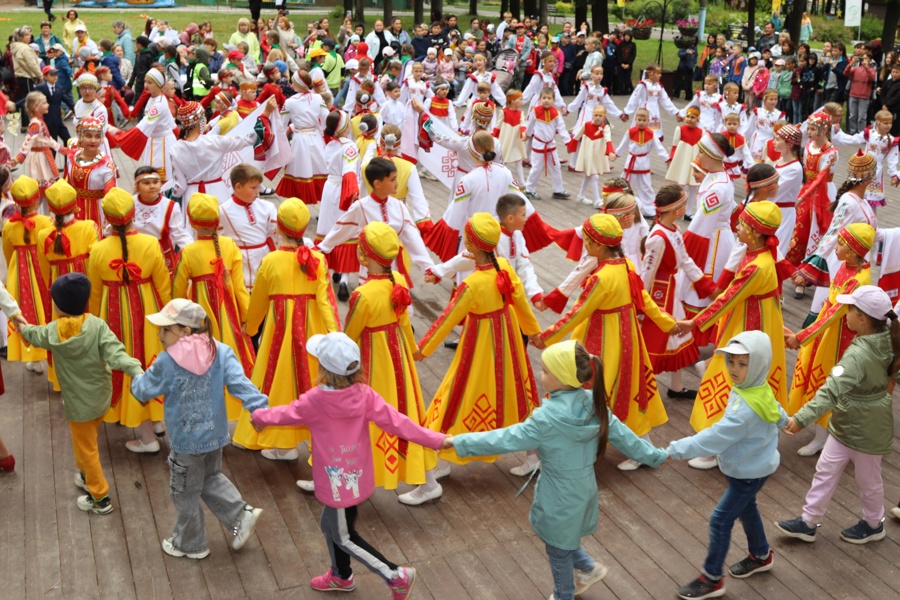 В преддверии Дня Чувашской Республики прошел Детский фестиваль-этноквест «Ача-пăча Акатуйӗ»