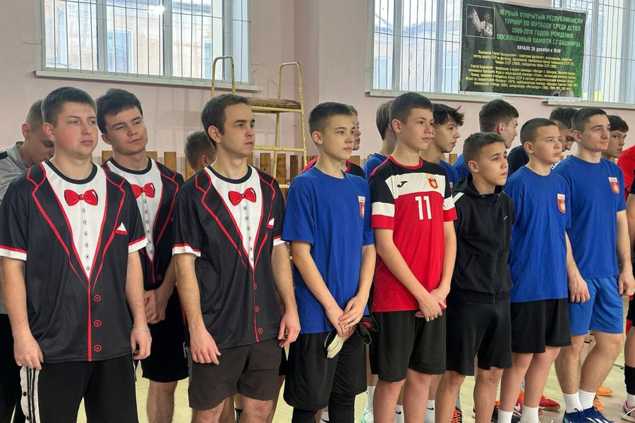 В спортивном зале стадиона «Труд» состоялся традиционный Рождественский благотворительный турнир по футзалу.