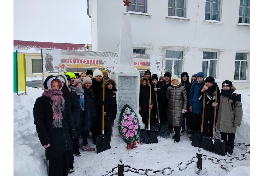 Обучающиеся Вурнарской СОШ №1 им. И.Н.Никифорова приняли участие в акции «Снежный десант»
