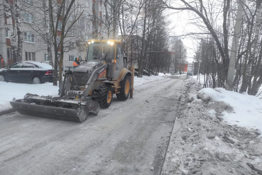 Подрядной организацией АО «Дорэкс» на уборку городских дорог направлено 92 рабочих