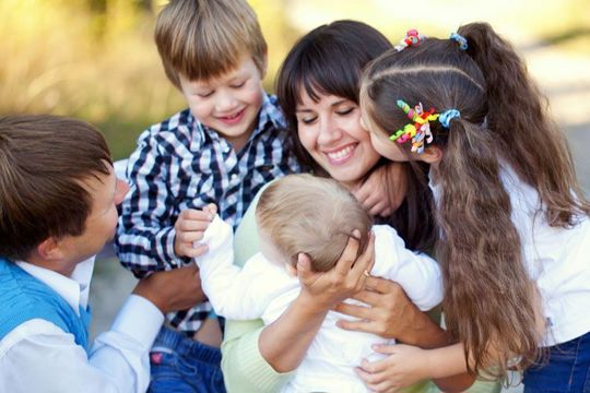 О ежемесячной денежной выплате семьям в случае рождения (усыновления) третьего ребенка или  последующих детей в  г.Алатырь и Алатырском  муниципальном округе