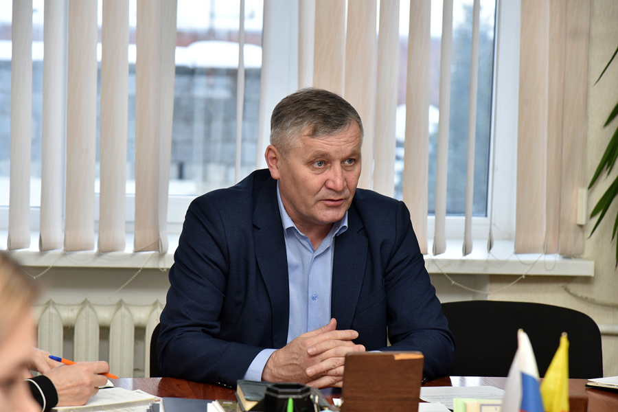 Новая работая неделя в администрации Ибресинского муниципального округа началась с совещания главы Игоря Семёнова