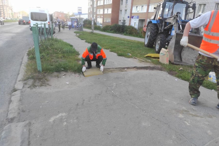 На улице Богдана Хмельницкого в Чебоксарах обновлена тактильная плитка