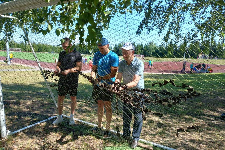 Своих не бросаем! Красночетайцы плетут маскировочные сети для фронта