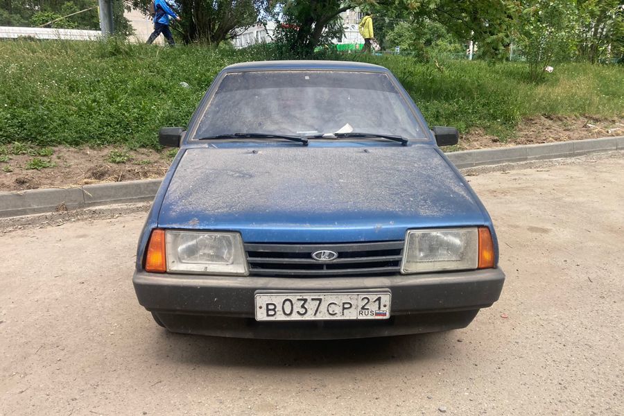 В Чебоксарах ищут владельца брошенного автомобиля ВАЗ-21099