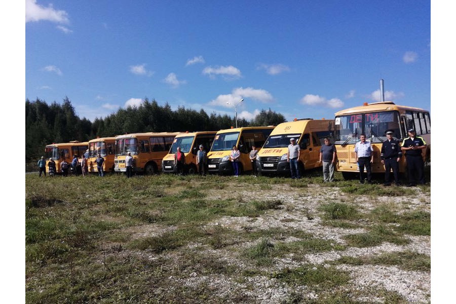 В Яльчикском округе перед началом учебного года проверили техническое состояние школьных автобусов