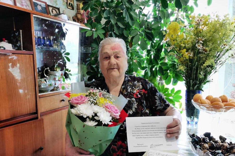 90-летний юбилей отметила жительница с. Порецкое Елена Степановна Бухаленкова