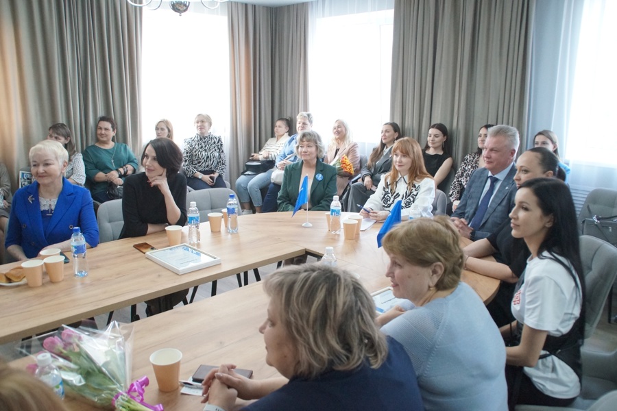 Председатель Союза женщин Чувашии Наталья Николаева встретилась с активистами женского движения в Чебоксарах
