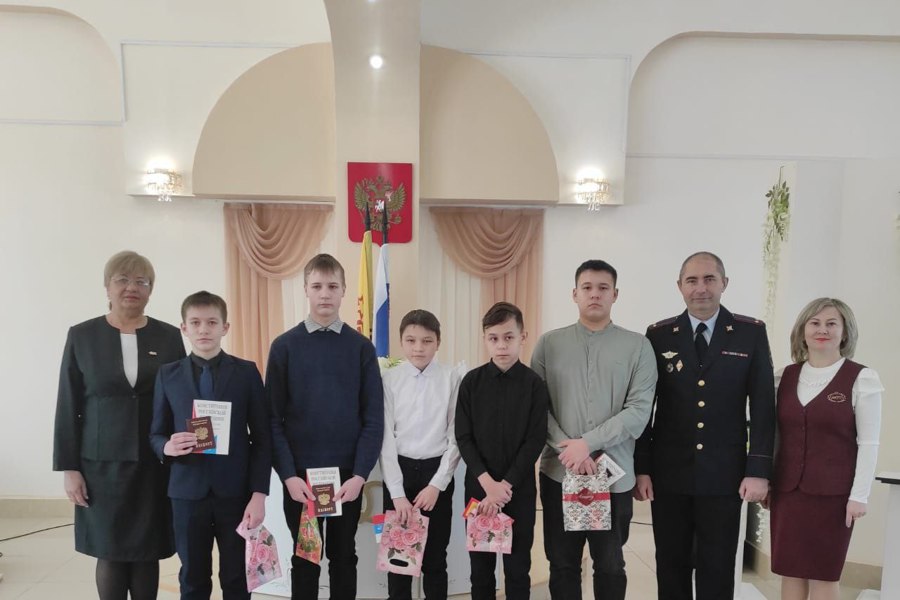 Торжественное вручение паспортов юным жителям Шемуршинского муниципального округа