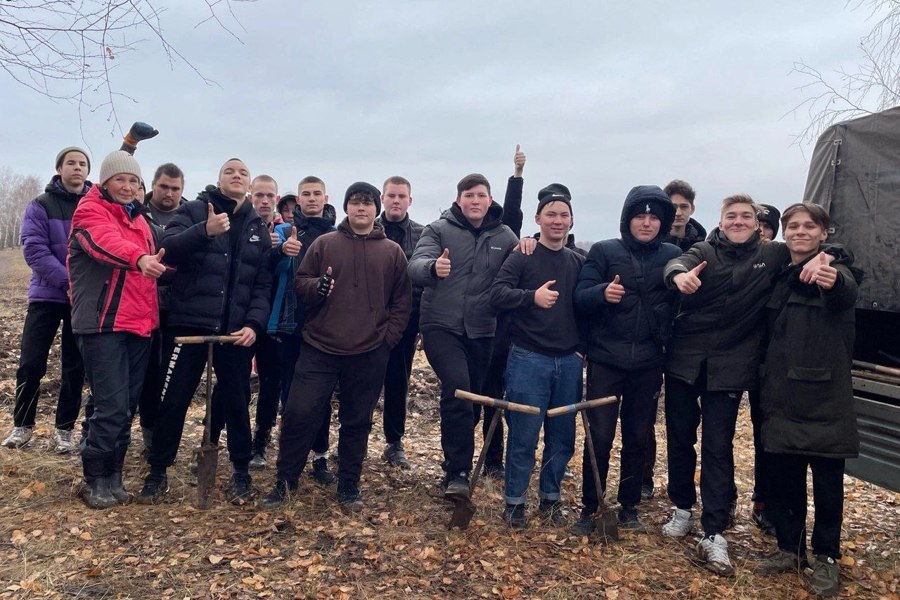 Цивиляне – активные участники экологической акции по посадке деревьев