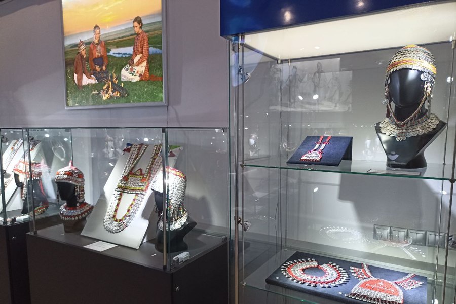 В Музее чувашской вышивки состоялось открытие художественной выставки «Колесо дружбы»