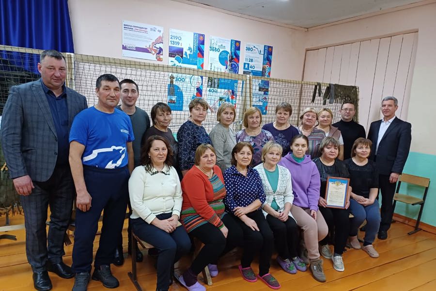 В день волонтера В. Шигильдеев поблагодарил добровольцев Староурмарского сельского поселения