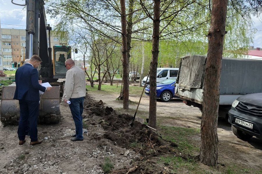 Павел Викторович Аринин проконтролировал начало работ по благоустройству дворовой территории на улице Пирогова в городе Алатырь