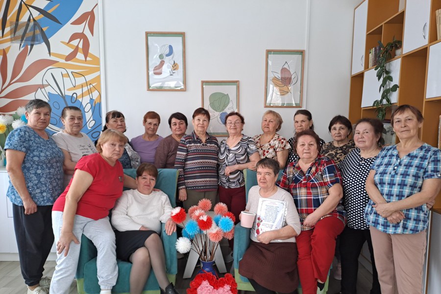 В центре соцобслуживания Чебоксарского округа есть добрая традиция – поздравление именинников