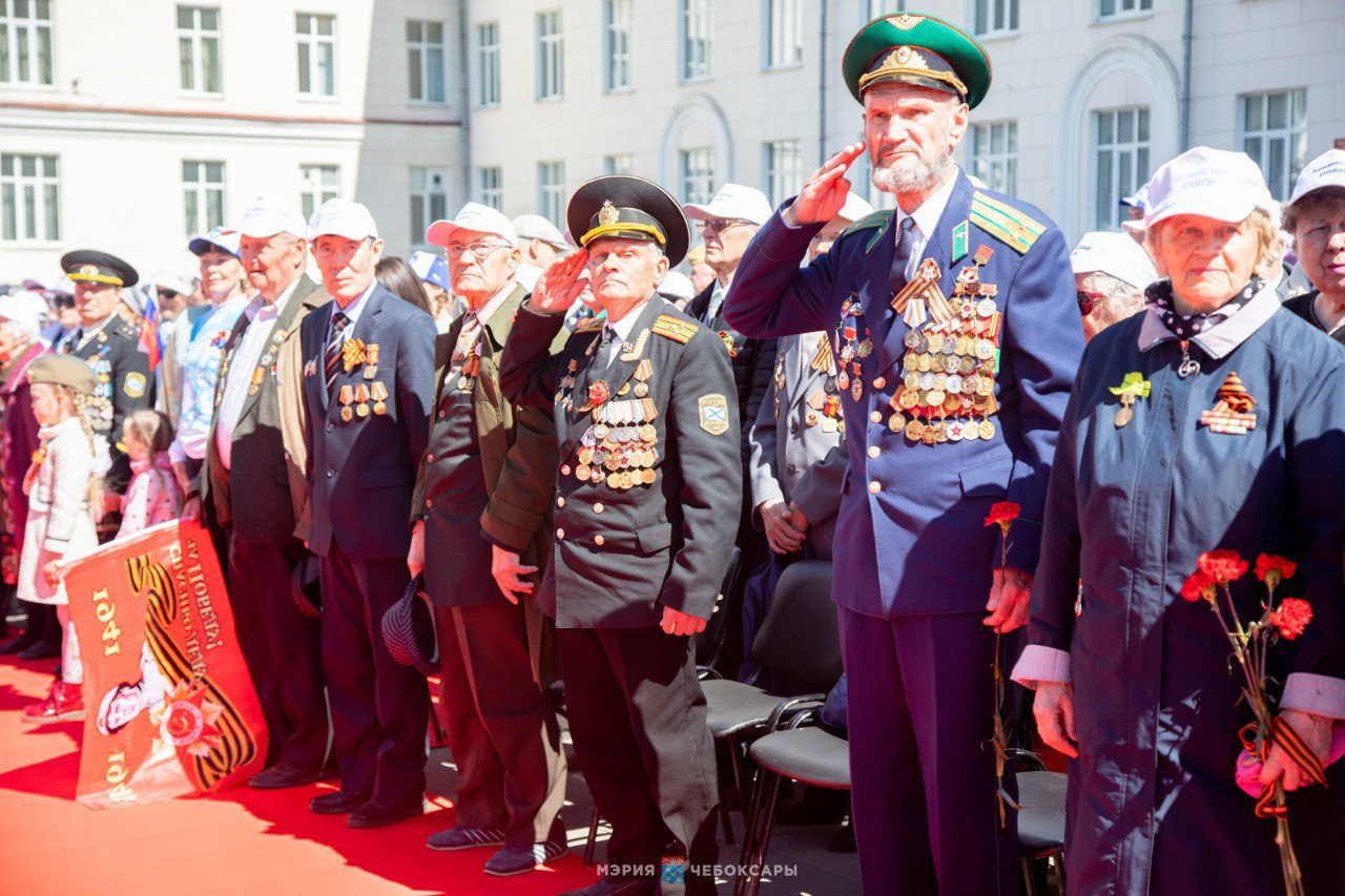 Ура Победе! В Чебоксарах отмечают 9 мая | г. Чебоксары Чувашской Республики