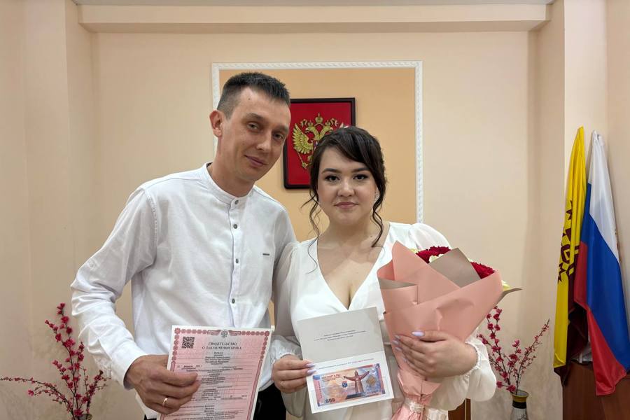 В Ленинском районе г.Чебоксары зарегистрирован 100-й брак