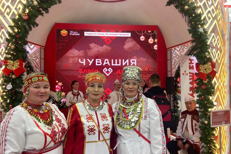Мастерицы Канашского округа провели мастер-классы на выставке «Россия» в Москве