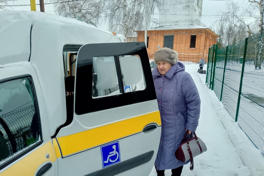 Инвалида сопроводили в лечебное учреждение