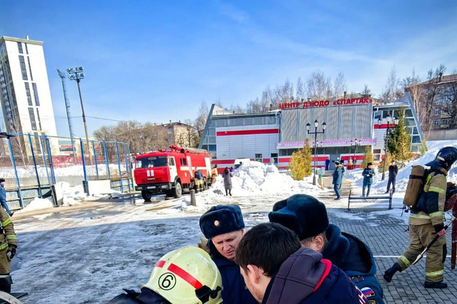 В спортивной школе «Спартак» города Чебоксары прошли пожарно-тактические учения