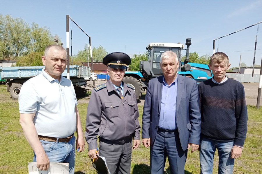 В Батыревском агропромышленном техникуме прошли экзамены трактористов