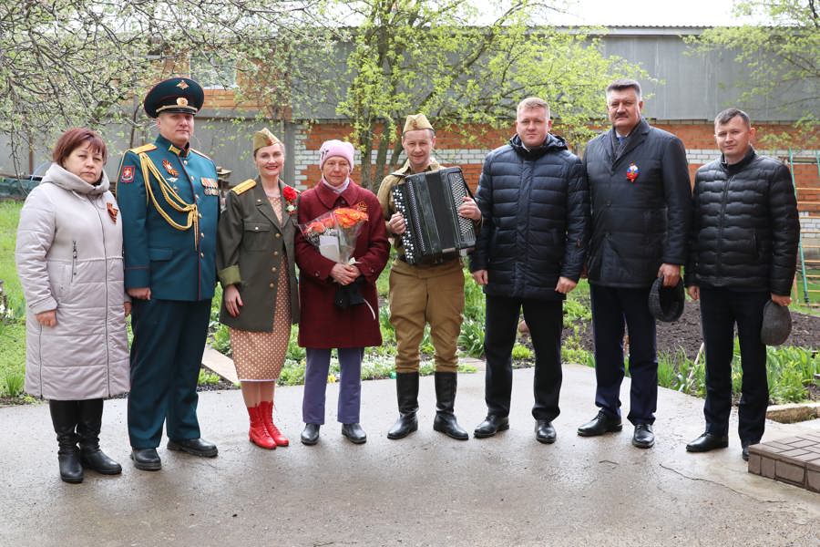 Поздравление ветеранов Великой Отечественной войны с наступающим Днём Победы