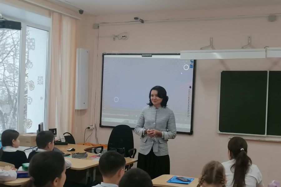 Глава Вурнарского муниципального округа Надежда Никандрова провела открытый урок в рамках «Разговоров о важном»