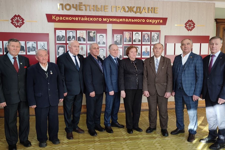 В Красночетайском муниципальном округе открыли стенд в честь Почетных граждан муниципального округа