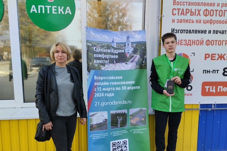 Волонтёры Ядринского округа продолжают оказывать активную помощь в сборе голосов в поддержку проектов по благоустройству.