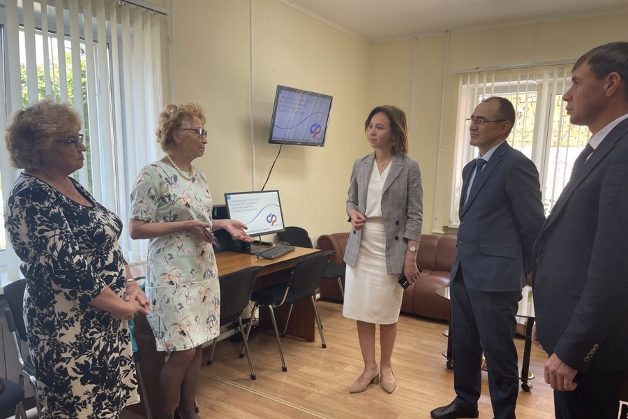 Алена Елизарова приняла участие в торжественном открытии Центра общения старшего поколения