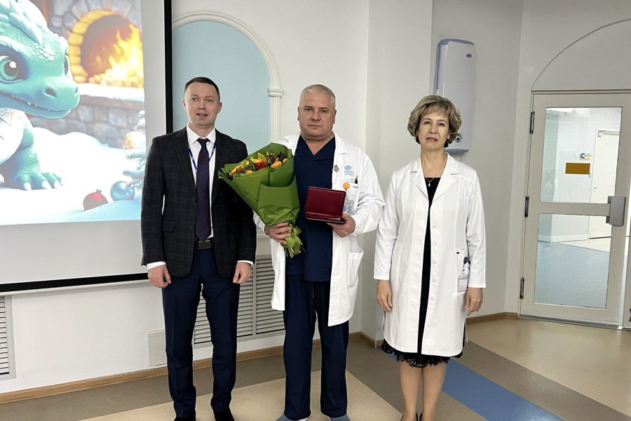 Юрий Николаевич Елаков удостоен почетного звания «Заслуженный врач Российской Федерации»