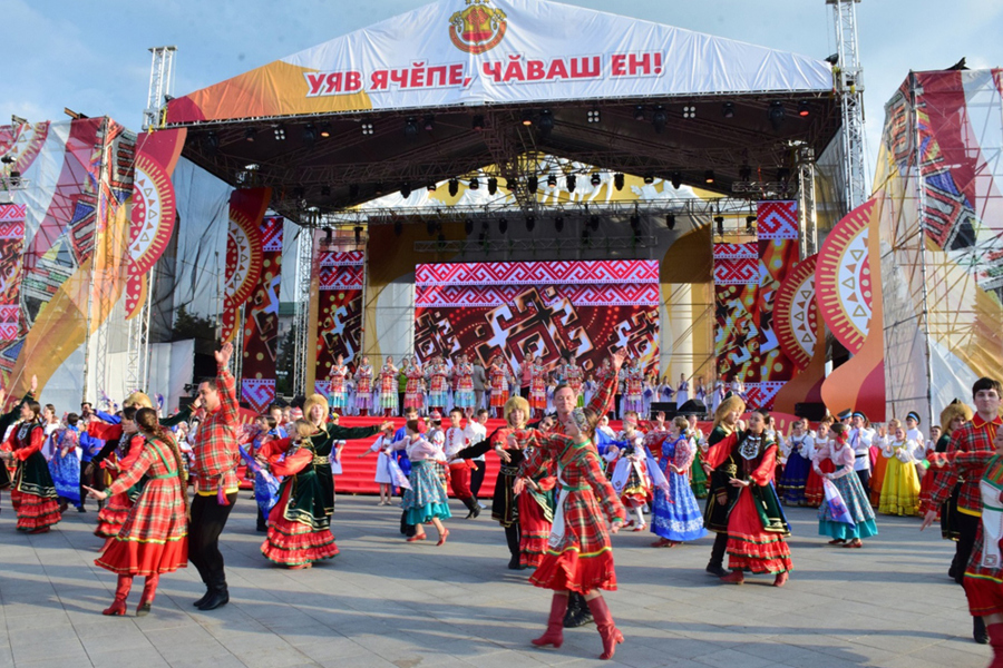 В День Республики в Чебоксарах прошел XXXI Всероссийский фестиваль народного творчества «Родники России»